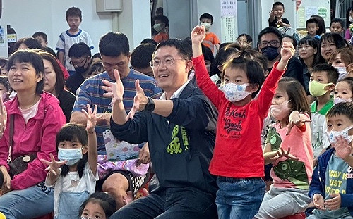 「用心培育下一代」李坤城舉辦兒童劇團節目致力打造親子友善城市