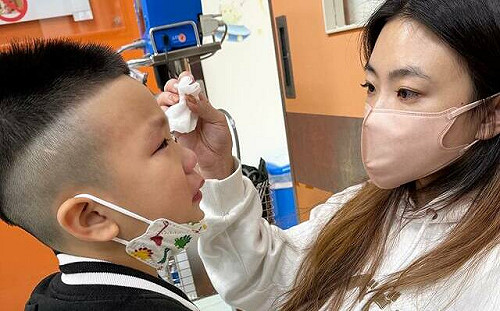 蔡波能「反覆發燒」查不出病因！二伯無奈：這波病毒好兇猛