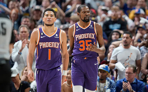 Durant、Booker合砍62分　太陽斬灰狼7連勝