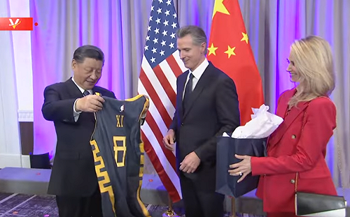 加州州長贈金州勇士隊球衣 習近平 : 我穿上也會這麼神勇？