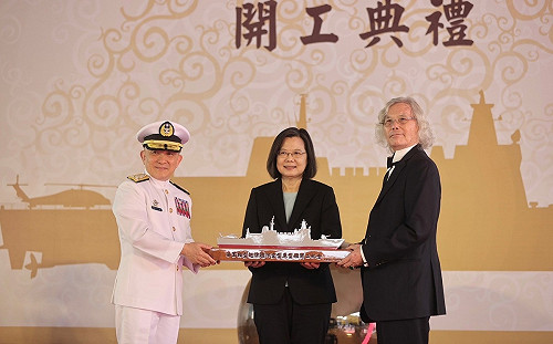防空型原型艦開工！蔡英文： 減少主戰艦耗損 兵力運用更彈性