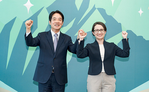 還等柯文哲？黃智賢：藍白合讓賴蕭好整以暇別著貓狗胸章快樂出航