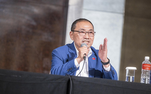 侯友宜唸出柯文哲簡訊當眾打爆柯人設 她：一槍斃命