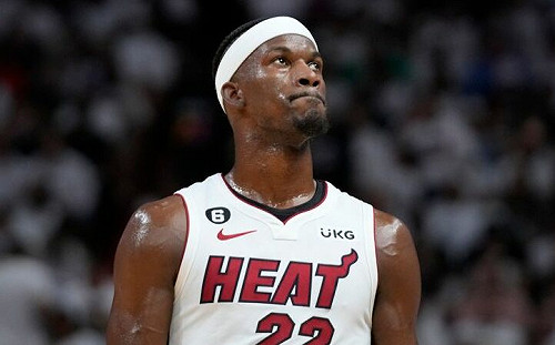 NBA／Butler、Strus賽前比中指互相打氣！