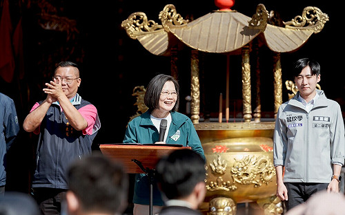 民進黨力拚突圍苗栗  蔡英文站台曾玟學、康世明：選對的人讓世界上架台灣