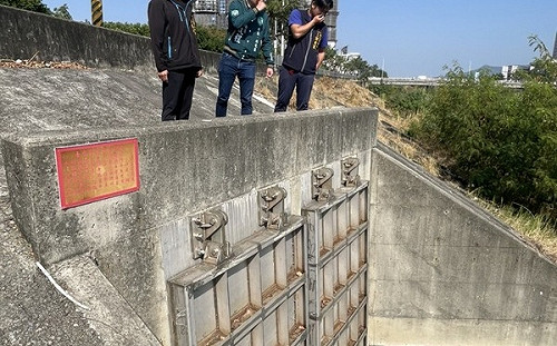 臭味沖天！台中旱溪污水下水道普及率低 莊競程、曾朝榮會勘求解方