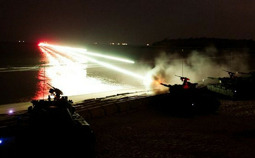 砲彈齊發、火網交織震撼大地！金防部｢太武操演｣展現寸土不讓精神