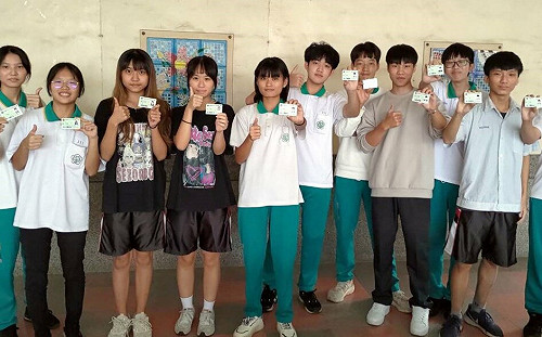 淨零行動向下延伸 高市明年2月全面製發國中生數位學生證