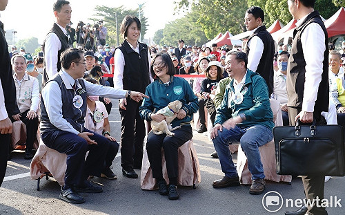 台南「貓狗派」大團結  蔡英文籲支持王定宇挺國會過半