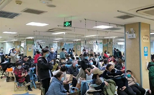 中國火葬場又開始爆滿了！ 新冠肺炎肆虐 醫院人山人海 當局急推新疫苗