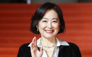 林青霞金馬60紅毯壓軸 陸小芬斜肩洋裝展爭后氣勢