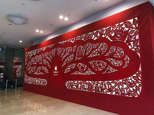 首間蘋果直營店進駐101 執行長庫克要大家有閒來坐！