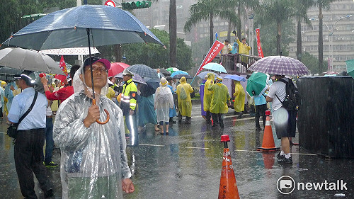 反年改高喊小英下台  退休教師：不能厚高官、瘦小民