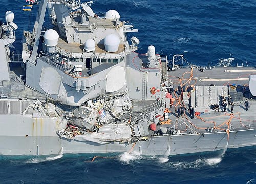 美驅逐艦與商船相撞 3人受傷 7人失蹤