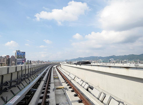 中捷綠線軌道鋪設完成 暑假將見電聯車奔馳