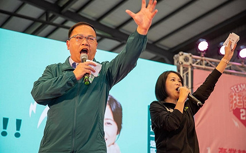 邱顯智稱他博士論文主張「兩段式左轉」王義川 ：無所本的評論 程度真的很低