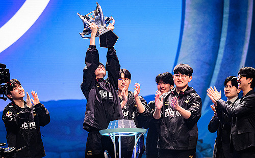 看 Faker 發威！Red Bull League of Its Own 明晚登場