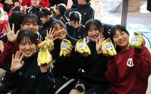 旗山香蕉直送京都  「橘色惡魔」嗨喊：謝謝高雄！高雄見！  