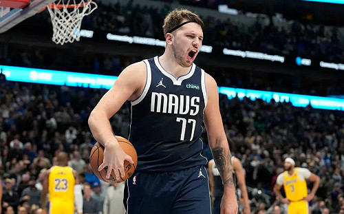 (影)獨行俠Doncic「背後長眼睛」秀超狂傳球