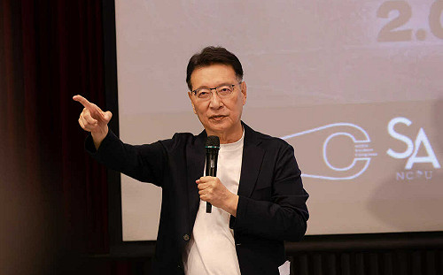 趙少康與青年座談大翻車  政大校友痛批：昨非今是、當我們都瞎了？