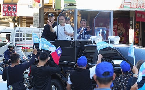 桃園車掃首場 趙少康讚涂權吉：有「戰鬥藍」精神