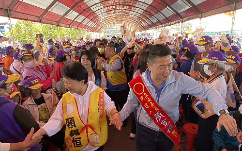 幫顏寬恒站台 盧秀燕批林靜儀「當了2年看不到建設」