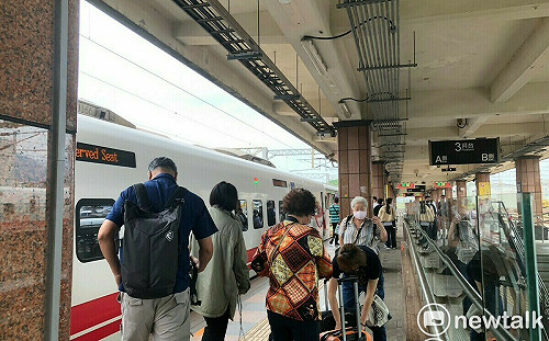 台鐵公司化倒數！連假疏運82萬人創高峰 台鐵局：跨年視人潮再增班