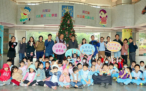 高市推動「閩南語沉浸式教學」 教肓局長帶頭與師生共學