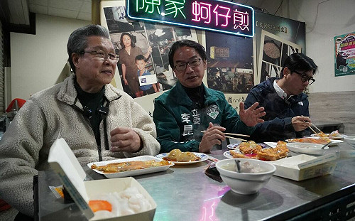 金鐘歌王楊烈跨界相挺 與陳其邁陪李昆澤掃夜市、嚐美食