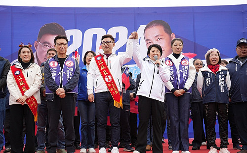 藍營大咖齊聚山城 江啟臣東勢造勢大爆場