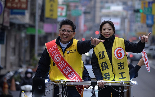 洪慈庸不畏身分敏感  力挺邱顯智「為無依無靠的人而存在」