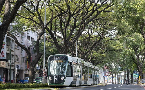 高雄輕軌C24-C32履勘通過！捷運局︰元旦起至2／25環狀全線免費搭乘