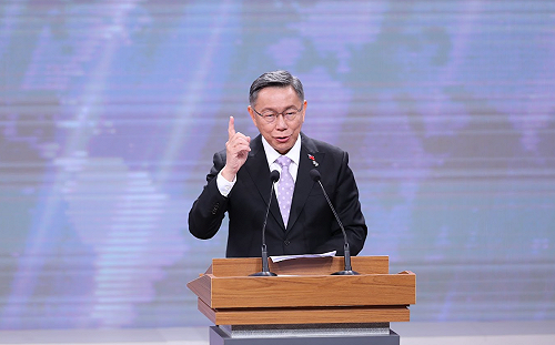 柯文哲辯論中哽咽嗆咳 他酸「現實往往比小說更荒謬」