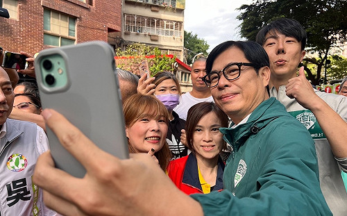 「靈魂歌手」陳其邁超人氣席捲北北桃　1日6輔選行程獲跨世代支持