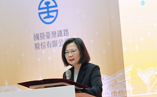 台鐵公司揭牌　蔡英文：盼為全民帶來更美好的服務