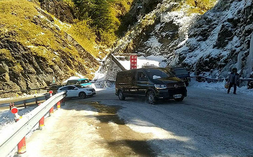 中高海拔路面潮濕易結冰！公路局：今17時起「翠峰至合歡山莊」路段封閉