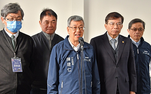 炒作高端疫苗合約保密條款 陳建仁：很不負責任的做法