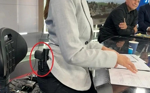 以美女主播槍插褲袋上播報台! 隨時隨地反恐 民眾也帶槍逛大街