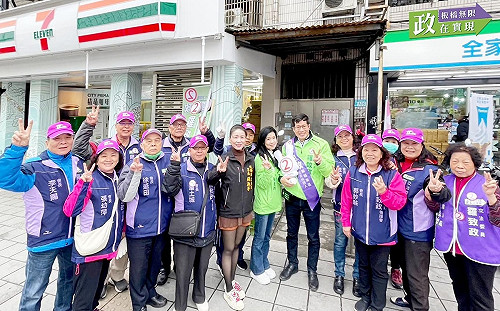 不畏中國勢力介選！夫人上陣拜票 羅致政感謝共同承受政治抹黑