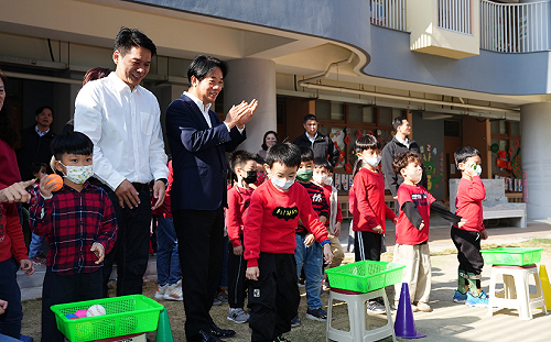 「在路上」引共鳴！賴清德參訪幼兒園 孩童：賴爺爺你很會開車