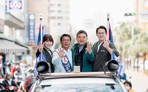 全力守住鳳山！邁團隊「高顏值首長」首度出擊輔選許智傑 