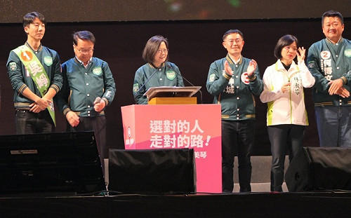 綠黃金週造勢》蔡英文：我的路線就是「沉著穩健令人信賴」 鑰匙已交賴清德