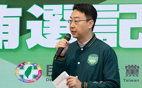 馬治薇涉反滲透法遭收押 賴競總質疑：柯文哲昔讚優秀現稱不熟
