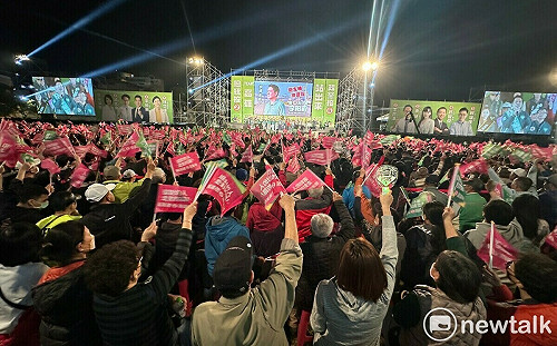 綠高雄造勢爆場破7萬人　李柏毅、黃捷、許智傑登台拚8席立委全壘打