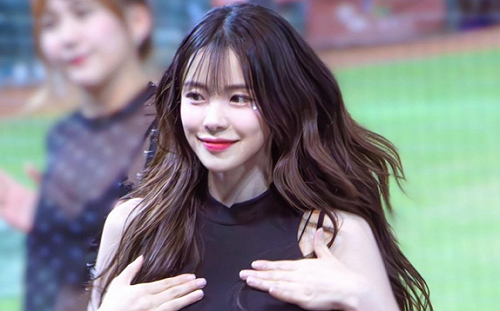 李多慧機場「忙拍照忘護照」！呆萌模樣全曝光  網笑：太可愛了