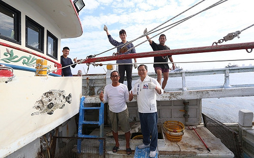 見證石斑重銷大陸第一船出發 蘇清泉：一起出賣台灣農漁產品