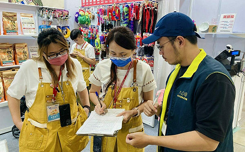 如何挑選寵物食品？動保處：8大項目需完整標示