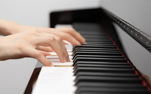 丟工作 飯都吃不飽還買琴? 「奢侈品」最先受傷害 中國鋼琴價格崩盤了 