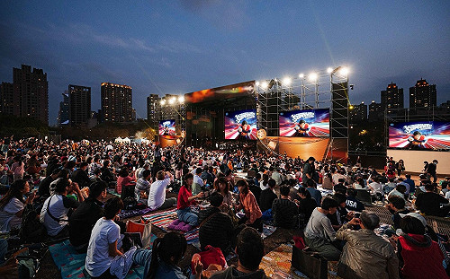 高雄春天藝術節草地音樂會 全球最資深超級英雄「超人」降臨