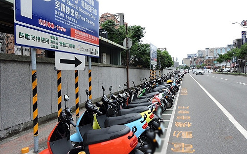桃市電動機車加碼 青壯婦幼最高補助4萬元